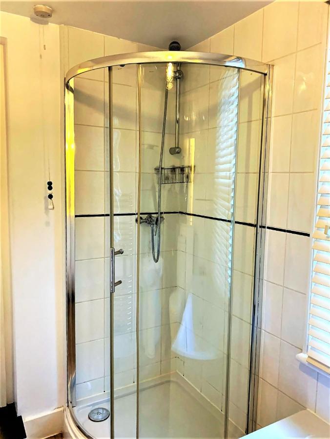 Riverside Channel5 "Holidays Homes In The Sun" Featured Central Canterbury Cottage With Free Parking Exterior foto